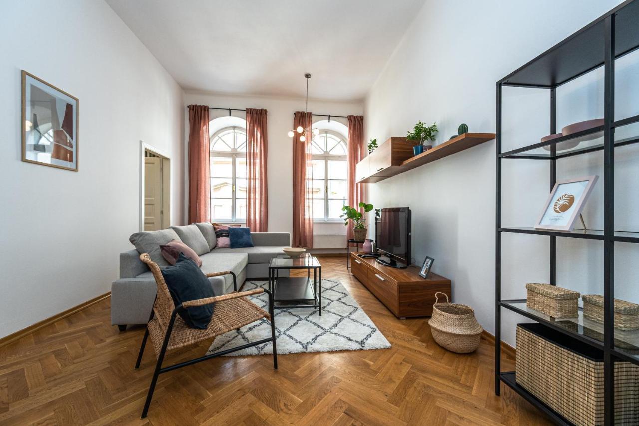 Charles In Old Town Apartament