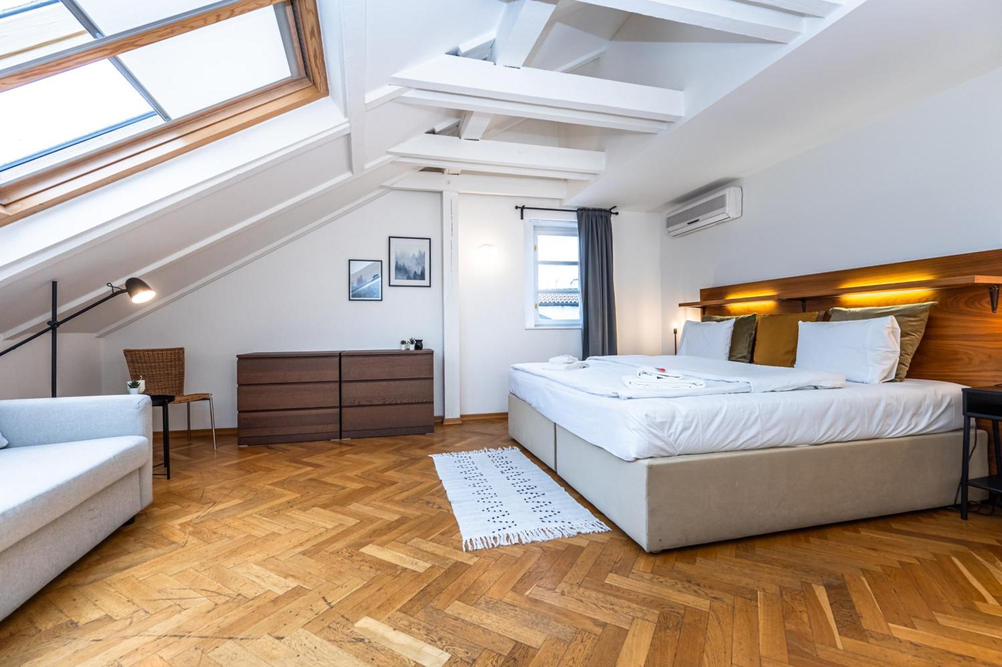 Charles In Old Town Apartament